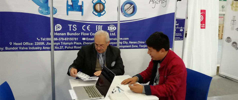 土耳其展會上 客戶在了解般德產品